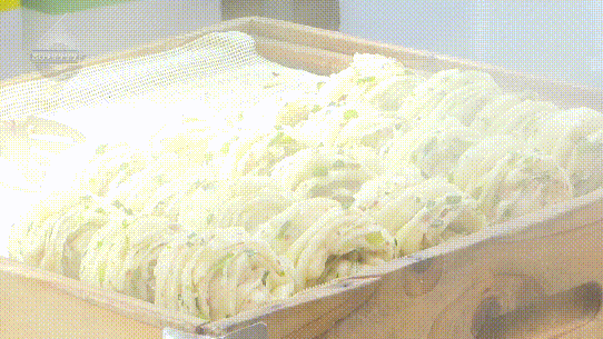 融融！这些御寒姿势总有一款适合你PG麻将胡了免费模拟器热腾腾、暖(图7)